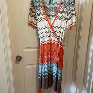 Bcbgmaxaria dress. Fully lined. Size L. Light sweater like material.